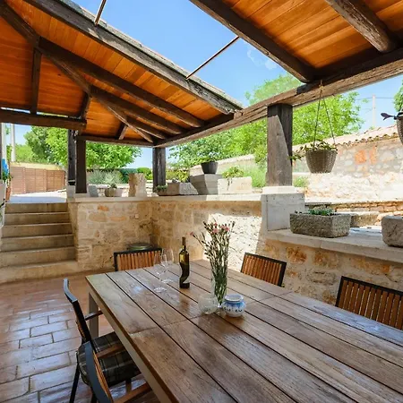 Vakantiehuis With Private Pool Suna