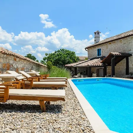 Vakantiehuis With Private Pool Suna Višnjan